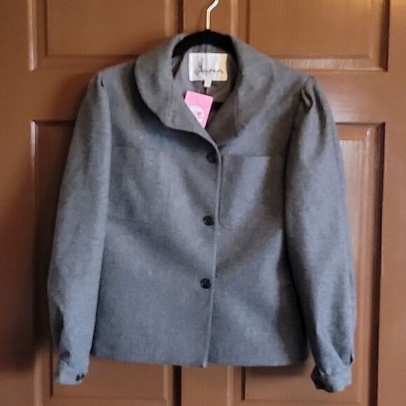 Dana Cote D'azur Jackets & Blazers - Dana Cote D'azur - Wool  blend gray short jacket, round collar , size 38= 6